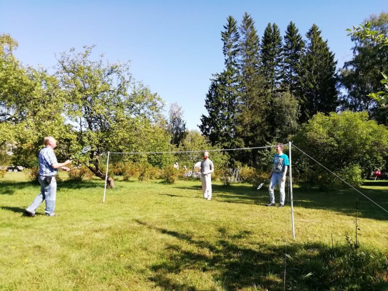 Liikunta- ja ulkoiluviikolla pystytettiin pihaamme sulkapalloverkko. Tervetuloa …