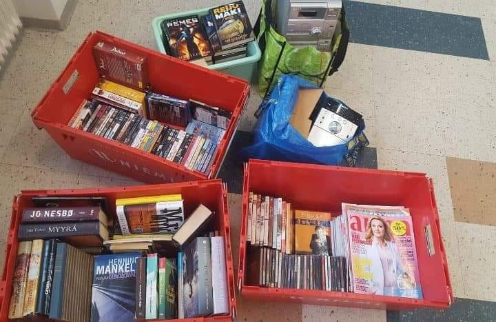 Tässä muutama laatikko täynnä mukavaa tekemistä. Täältä löytyy mm. Elokuvia ja T…