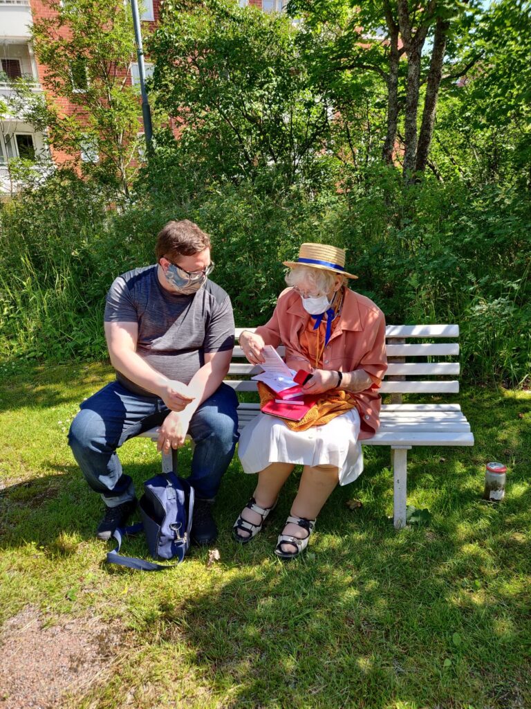 Vastuullista heinäkuun lähiopetusta seniorioppijalle.