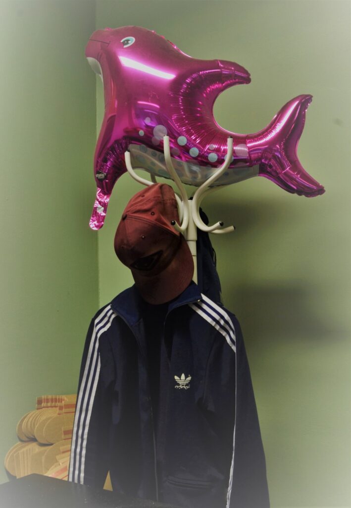 Työtoiminnan Pentti on saapunut töihin.