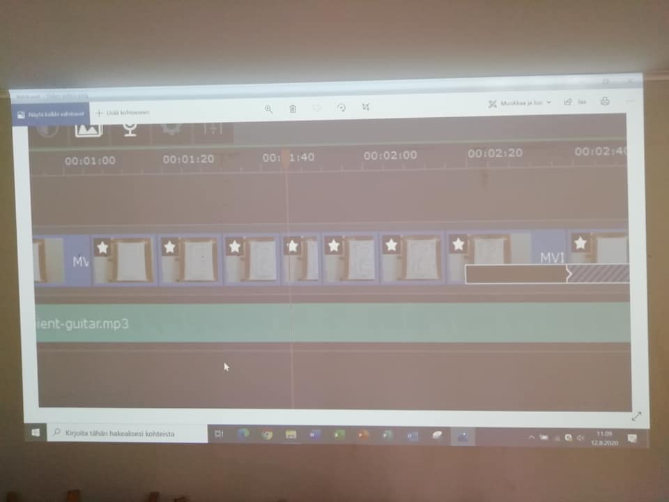 Ke/to kävijöiden mediaryhmä suunnittelee tervehdysvideota ma/ti/pe kävijöille. N...