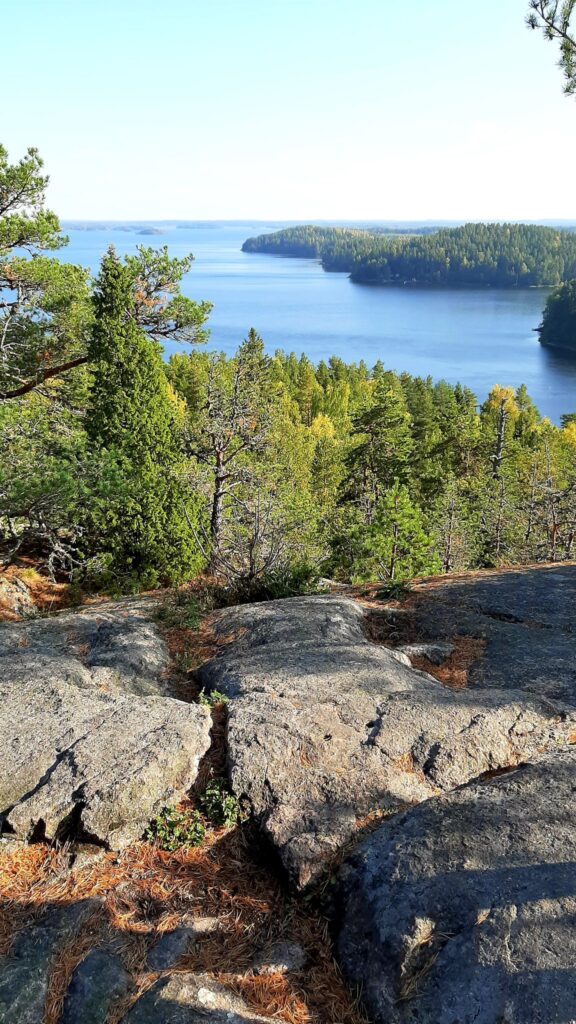 Villa Borgis on syysleirillä Iitissä. Tänään kiipesimme koko ryhmän voimin Hiide...