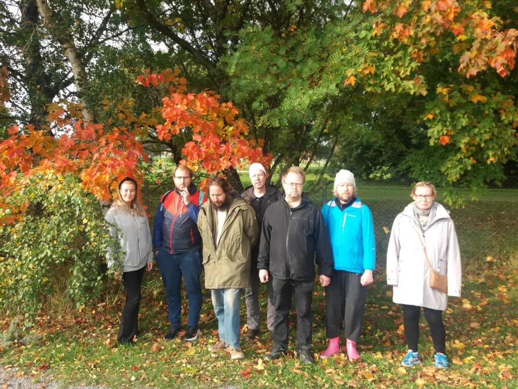 Hieno syksyinen ilma ja keskiviikon kävelyryhmä kokoontui jälleen. Jeremian johd...