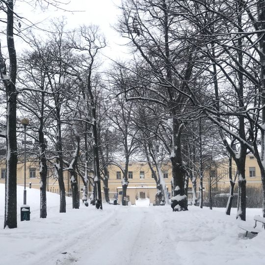 Tänään klo 13.00 on mahdollisuus päästä tutustumaan Lapinlahden puistoon etänä.
...
