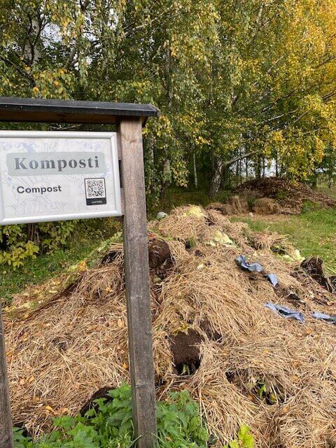 Kompostissa mm. kaalinlehtiä