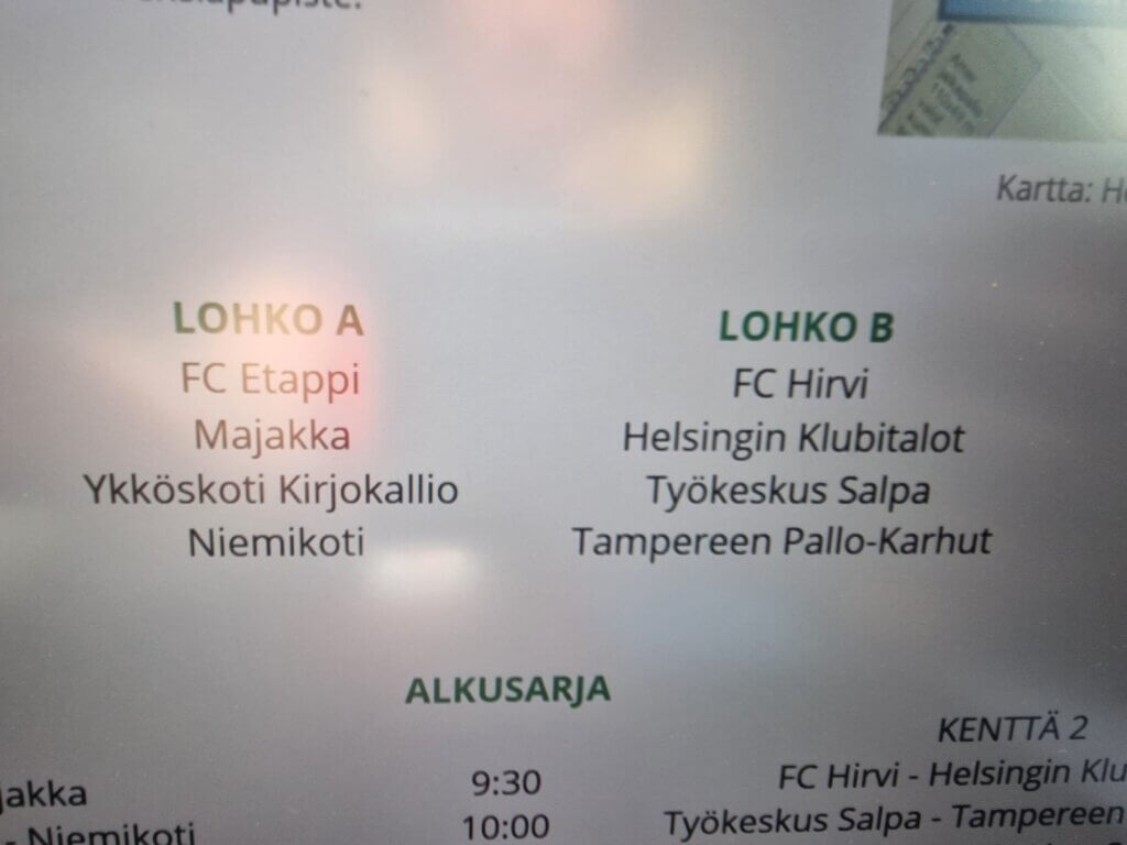 Kuvassa on kilpailuohjelma, jossa on lohkot A ja B sekä alkusarjan ottelut.