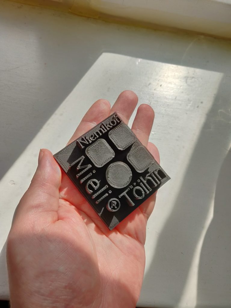 Ensimmäinen 3D-tuloste, Tästä jatketaan uusilla väreillä ja suunnitelmilla. Terv…
