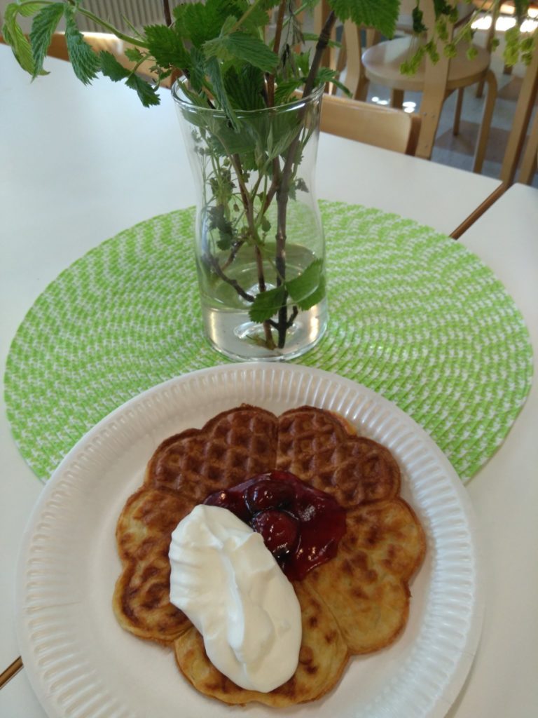 Täällä jo herkutellaan ja nautitaan upeasta säästä ja seurasta. Tervetuloa! Makk…