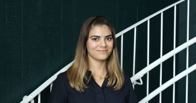Marium Durrani: Vaatteiden korjaaminen kiinnostaa jälleen – taitoja opitaan yhteisöllisesti | Aalto-yliopisto