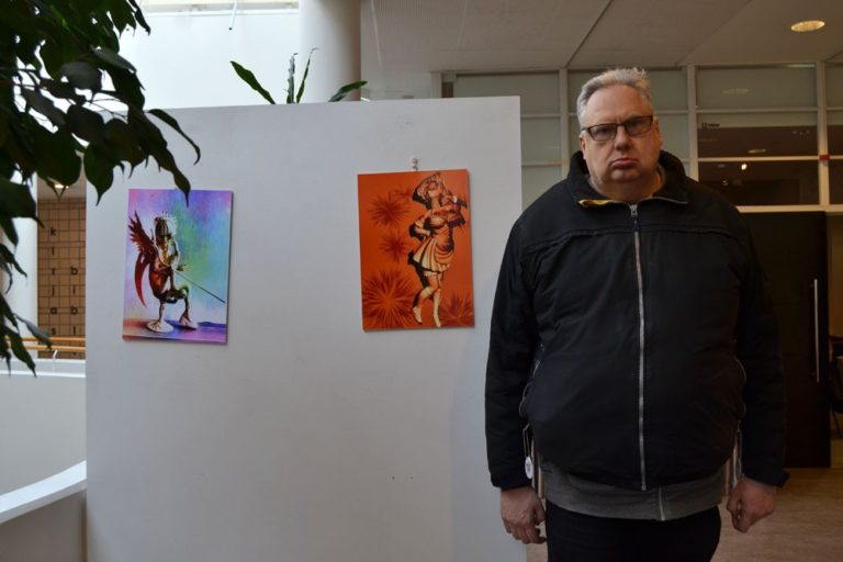 Samin näyttely on vielä kaksi viikkoa nähtävissä Malmitalon parvella.