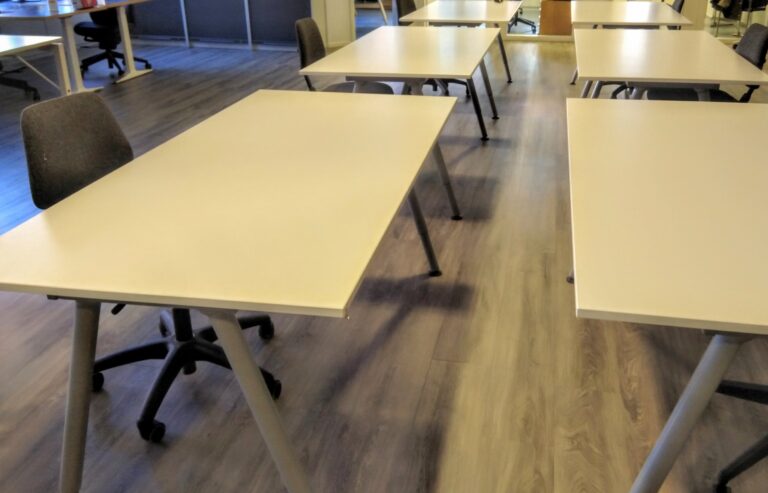 Ensi viikon osittaiseen avaamiseen valmistaudutaan monella tapaa, mm. työtilojen…
