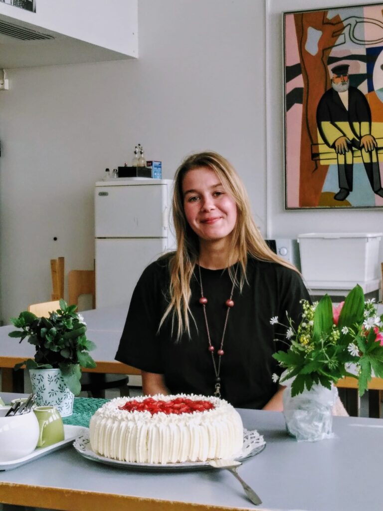 Oppisopimusopiskelijamme Roosa valmistui lähihoitajaksi. Lämpimät onnittelut!   …