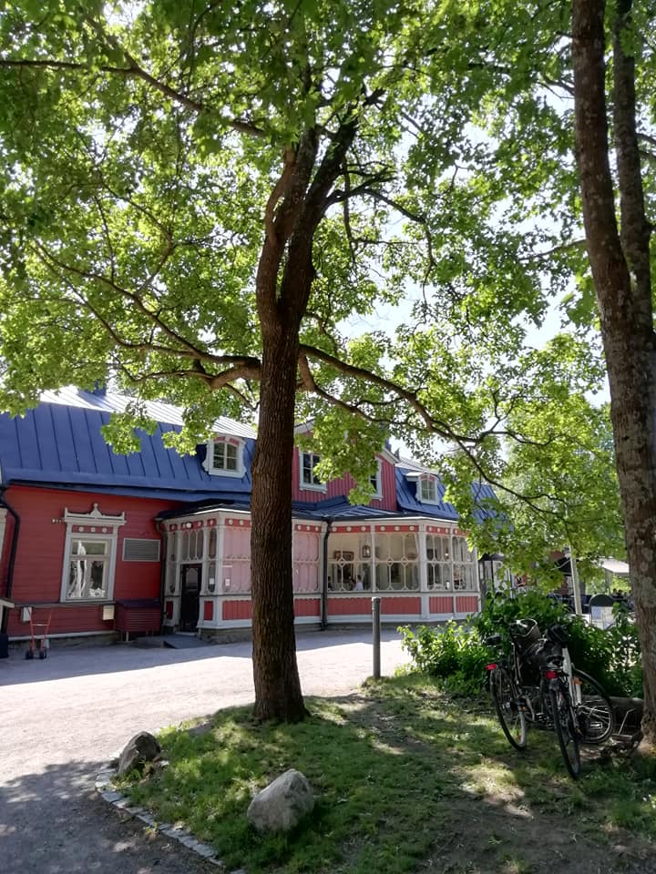 Aina ei tarvitse lähteä kauas retkeilemään. Perjantain retkemme toi meidät Puoti…