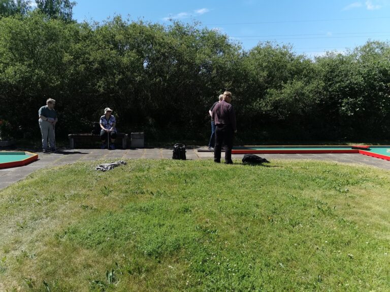 Retkipäivänä 2.7.20 lähdettiin Pukinmäen minigolf radalle. Ilma suosi pelaajia j…